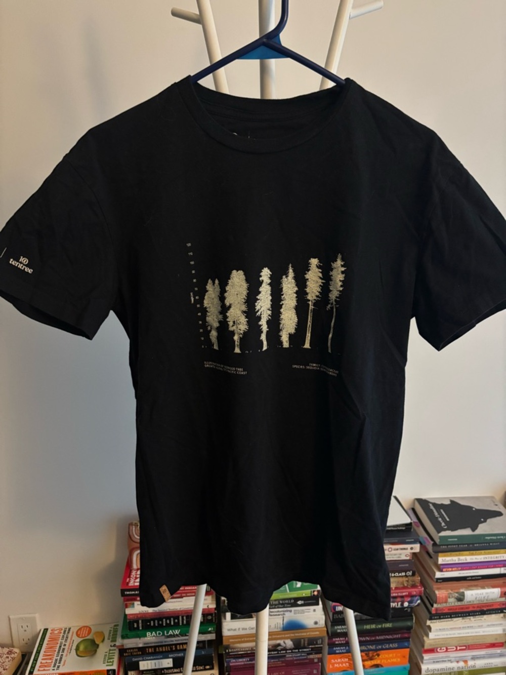tentree x nat geo Black Short-Sleeve Tee with Tree Graphic (men’s xs)